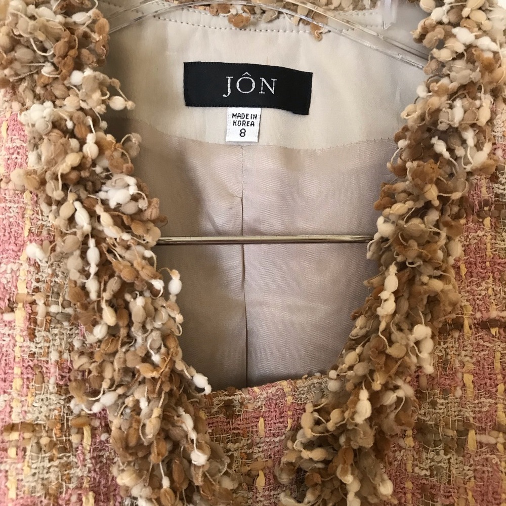 JON Designer Vtg Tweed Skirt Suit Pink Tan Bouclé Fringe Jacket 8 Nostalgic Rare - Picture 3 of 16